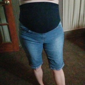 Maternity Jean Capris